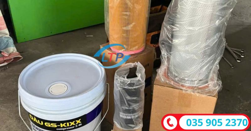 kiểm tra dầu máy nén khí