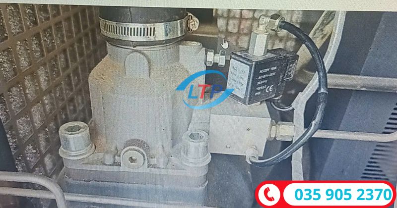 Kiểm tra van cổ hút máy nén khí trục vít