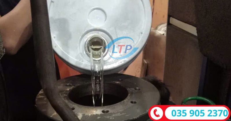 Bổ sung dầu máy nén khí - Lộc Thiên Phát