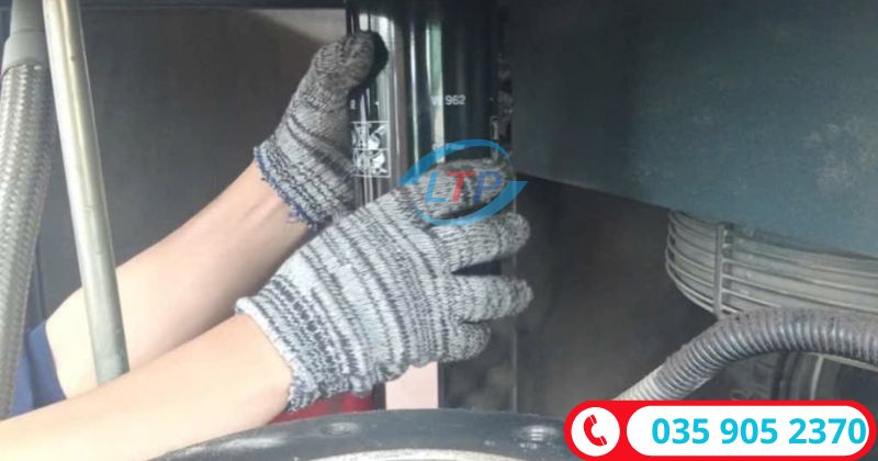 thay lọc tách dầu máy nén khí
