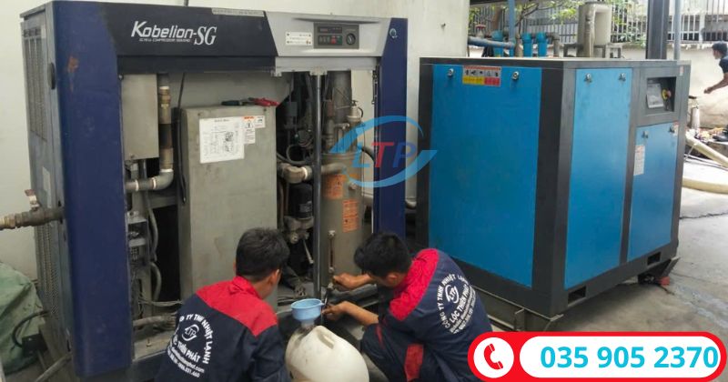 kiểm tra dầu máy nén khí