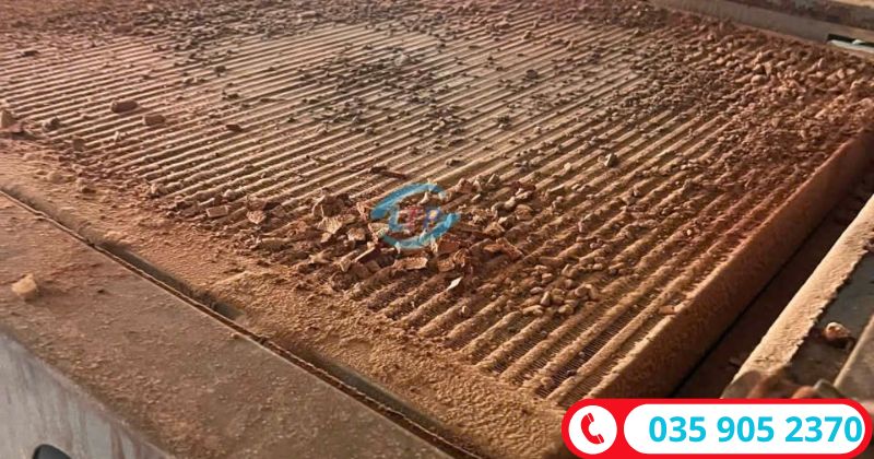két giải nhiệt máy nén khí bẩn