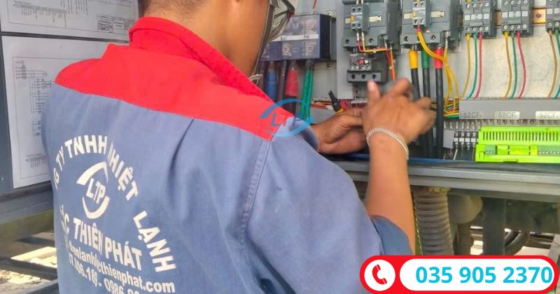 kiểm tra tủ điện điều khiển chiller - Lộc Thiên Phát