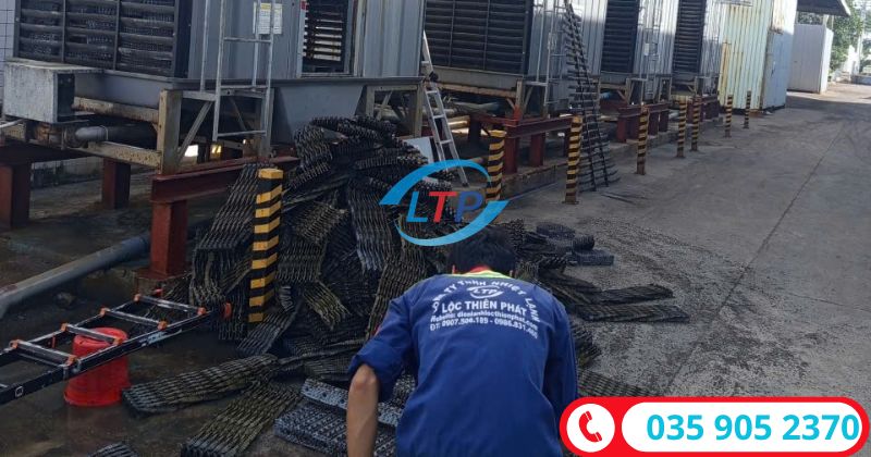 vệ sinh tháp giải nhiệt chiller - Lộc Thiên Phát