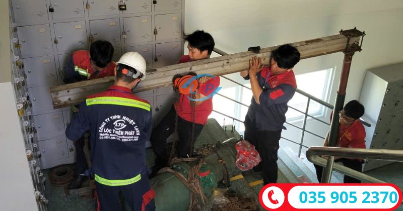 Tháo máy nén chiller cũ - Lộc Thiên Phát